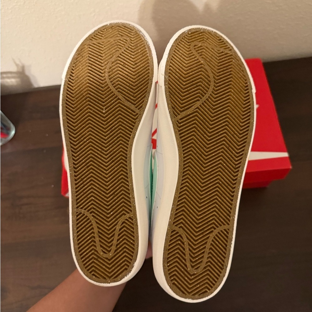 Nike Kids' Grade School Blazer Mid '77 Shoes - Picture 6 of 6